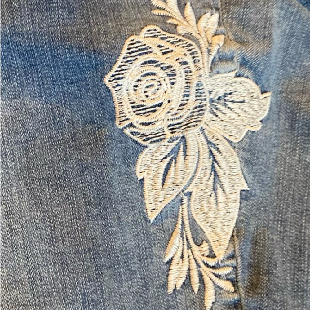 Ruff Hewn Women’s Straight Leg Jeans with White Floral Embroidery - Blue - Picture 5 of 8